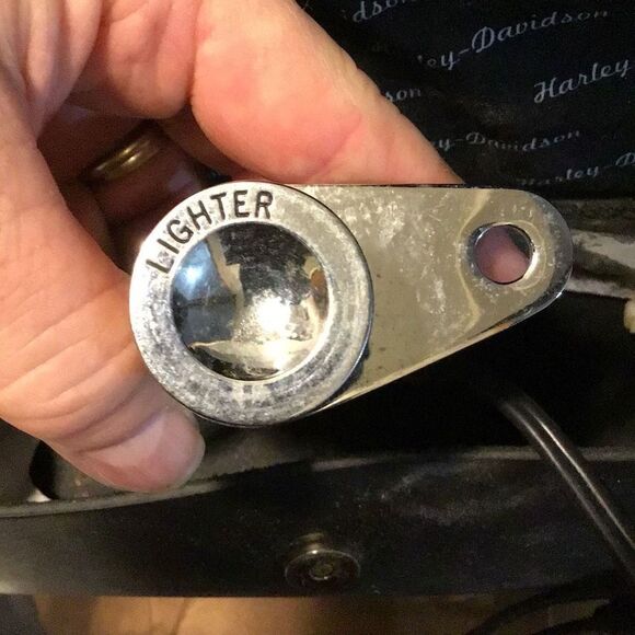Snap on windshield for Harley Davidson hog with low box and lighter attachment n - Picture 8 of 8